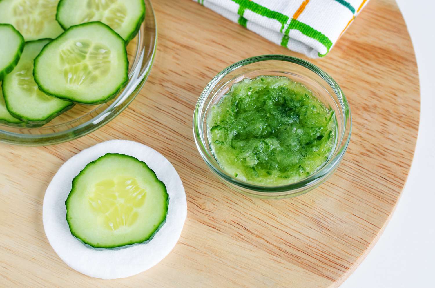 Cucumber puree next to sliced cucumbers